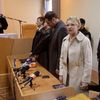 Expremiérka Julia Tymošenková u soudu - 11. října 2011 (za ruku drží dceru)