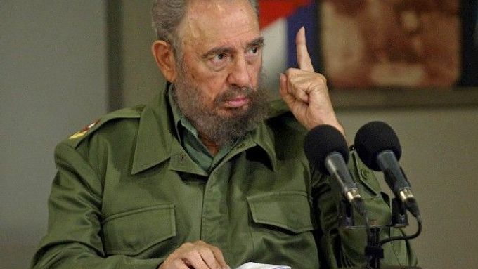 "Zítra budou obyvatelé Havany pochodovat s veškerou úžasnou revoluční masou, disciplinovaně a jednotně před zájmovou sekcí zkorumpované a degenerované vlády Bushe, která dnes představuje nejhorší hrozbu pro mír ve světě." - Fidel Castro