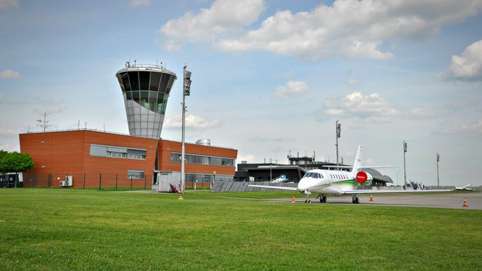 Takto vypadá řídící věž na letišti Brno - Tuřany v současnosti.