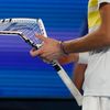 Daniil Medveděv ničí raketu ve finále Australian Open 2021