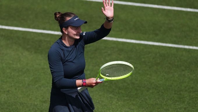 Sestřih utkání Krejčíková - Dartová na turnaji v Eastbourne