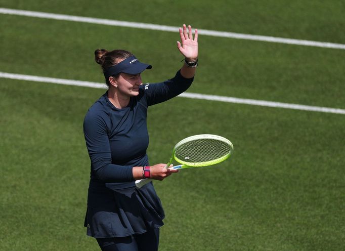Barbora Krejčíková v utkání 1. kola turnaje v Eastbourne
