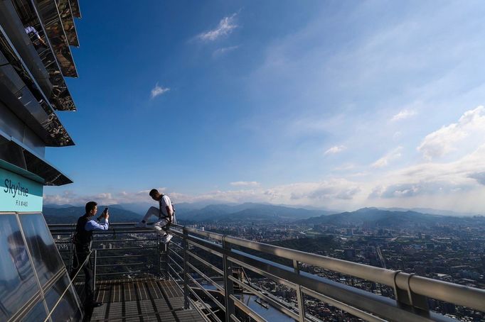 Vyhlídka ze 101. patra mrakodrapu Taipei 101.