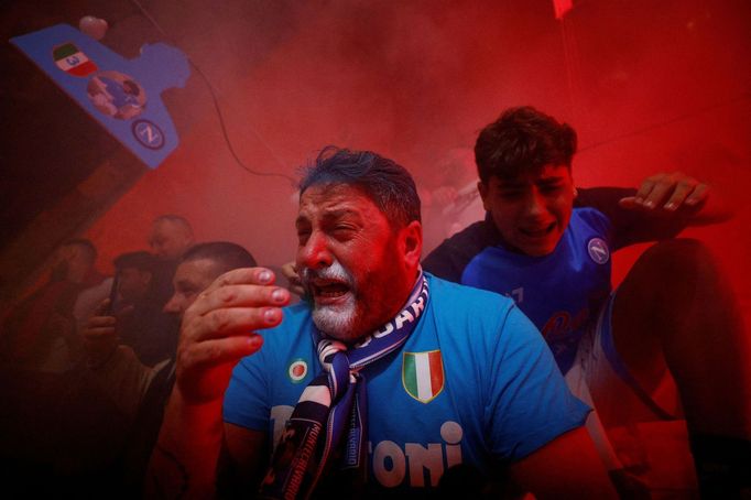 Soccer Football - Serie A - Napoli fans celebrate winning the Serie A - Naples, Italy - May 4, 2023 Napoli fans celebrate winning the Serie A. REUTERS/Guglielmo Mangiapan