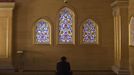 A Muslim man prays in the Heart of Chechnya Mosque in the Chechen capital Grozny April 26, 2013. The naming of two Chechens, Dzhokhar and Tamerlan Tsarnaev, as suspects in the Boston Marathon bombings has put Chechnya - the former site of a bloody separatist insurgency - back on the world's front pages. Chechnya appears almost miraculously reborn. The streets have been rebuilt. Walls riddled with bullet holes are long gone. New high rise buildings soar into the sky. Spotless playgrounds are packed with children. A giant marble mosque glimmers in the night. Yet, scratch the surface and the miracle is less impressive than it seems. Behind closed doors, people speak of a warped and oppressive place, run by a Kremlin-imposed leader through fear. Picture taken April 26, 2013. REUTERS/Maxim Shemetov (RUSSIA - Tags: SOCIETY POLITICS RELIGION TPX IMAGES OF THE DAY) ATTENTION EDITORS: PICTURE 07 OF 40 FOR PACKAGE 'INSIDE MODERN CHECHNYA'. SEARCH 'REBUILDING CHECHNYA' FOR ALL IMAGES Published: Kvě. 1, 2013, 7:31 dop.