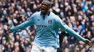 Yaya Touré z Manchesteru City se raduje ze vstřeleného gólu do sítě Chelsea