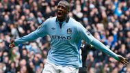 Třetí je záložník Manchesteru City Yaya Touré. Po víkendovém hattricku má na svém kontě šestnáct tref.