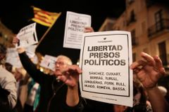 Španělský soud poslal do vazby bývalé katalánské ministry. Na Puigdemonta chystá evropský zatykač