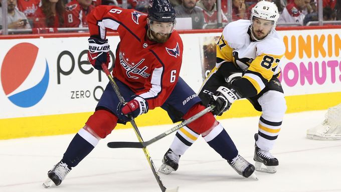 hokej, NHL 2017/2018, Washington - Pittsburgh, Michal Kempný a Sidney Crosby