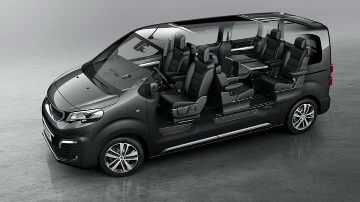 Na baseball bez nafty. Po Mercedesu nabízí elektrický minibus i Peugeot a Citroën