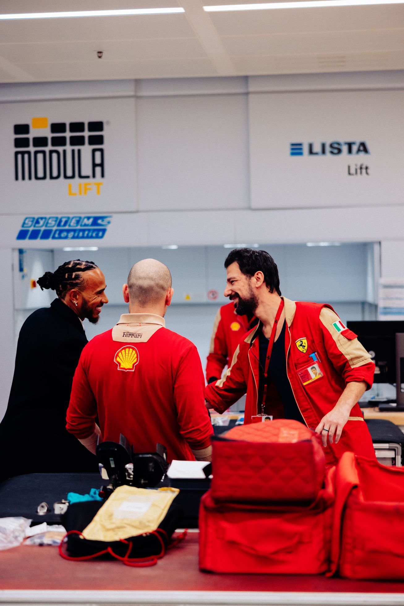 První den Lewise Hamiltona v Maranellu