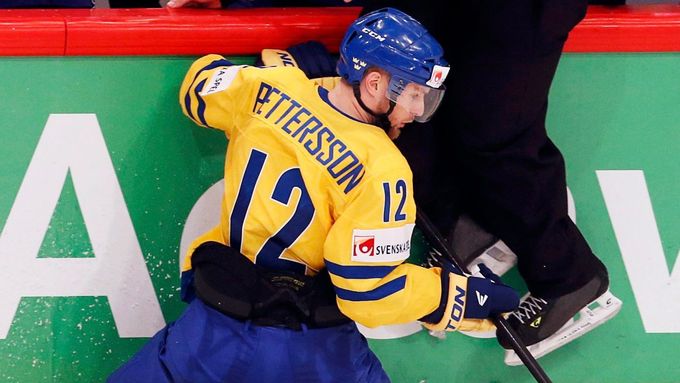 Švédští hokejisté zlikvidovali nejen norského soupeře, ale i rozhodčí.