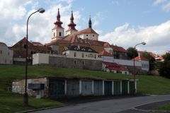 Z Prahy život v Kadani nepoznáte, tvrdí sociolog. Dle starostů je srovnání obcí nefér