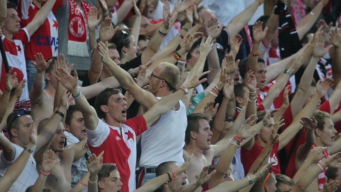 Na výhru Slavie se přišlo podívat přes osm tisíc diváků. Miroslav Beránek doufá, že výkony Slavie stadion v Edenu brzy "vyprodají".
