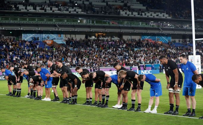 Semifinále MS v ragby 2019, Anglie - Nový Zéland: Novozélanďané děkují fanouškům.