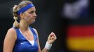 Fed Cup, finále 2014: Petra Kvitové v zápase s Angelique Kerberovou