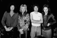 "Právě jsem zabil člověka." Ikonický hit kapely Queen Bohemian Rhapsody slaví 50 let