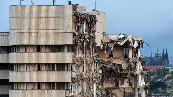 Podívejte se v galerii na příběh a smutný osud hotelu.