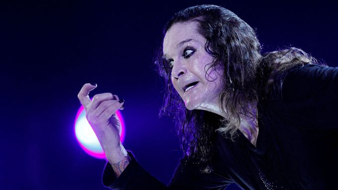 Anglický zpěvák Ozzy Osbourne byl známý jako frontman skupiny Black Sabbath, ale velmi úspěšný byl i v rámci své sólové kariéry.