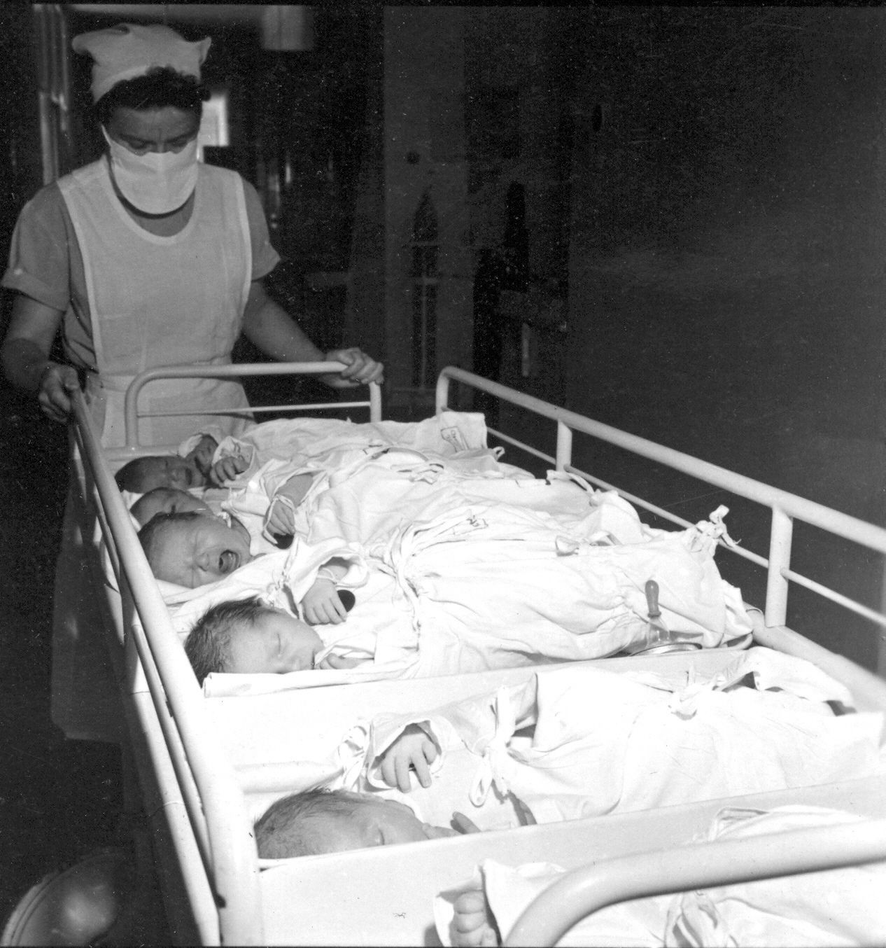 Jednorázové užití / Fotogalerie / 70 let existence v Podolí. Dříve sanatorium, dnes Ústav pro péči o matku a dítě