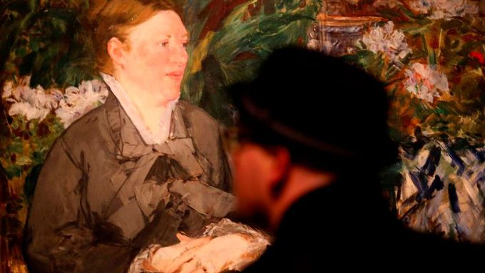 Suzanne Leenhoofová (1829-1906) se narodila v Holandsku a do Paříže se přestěhovala se čtyřmi sourozenci a babičkou. Za Edouarda Maneta se provdala v roce 1863, přičemž od roku 1949 působila v jeho rodině jako učitelka hudby. Suzanne byla Manetovým nejvěrnějším modelem, její portréty maloval olejem, pastelem i tužkou po celý život. Mnoho z nich nebylo určeno na výstavy a Manet byl v malbě stylově odváznější. Portrét madam Manetové v zahradě visel v ložnici Manetových i po malířově smrti. Edouard Manet - Mme Manet in the Conservatory, 1879 olej na plátně, 81 x 100 cm The National Museum of Art, Architecture and Design, Oslo Photo Borre Hostland