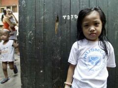 Šestiletá Rizza Maye Galanzaová ze slumu v Tondu byla v autobuse taky