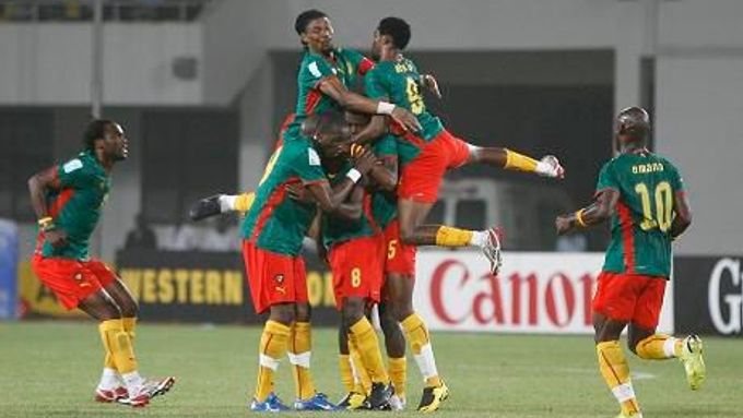 Oslava kamerunského gólu v síti Tuniska