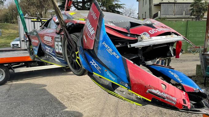 Těžká havárie Lamborghini Mičánek Motorsport powered by Buggyra ACCR National Teamu v Imole z pohledu pilota Broňka Formánka.