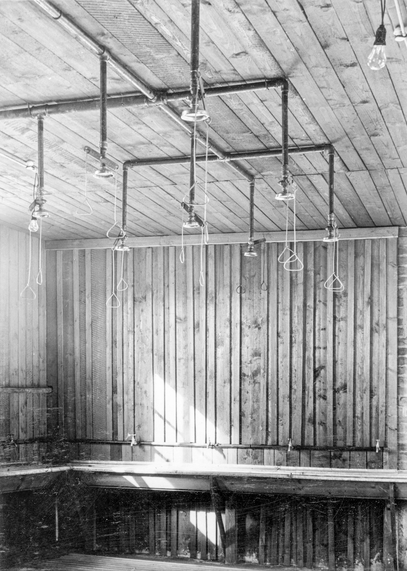 Koncentrační tábor Hradištko a neznámý příběh španělských vězňů, Koncentrační tábor Hradištko, Koncentrační tábor, Benešovsko, historie, Magazín