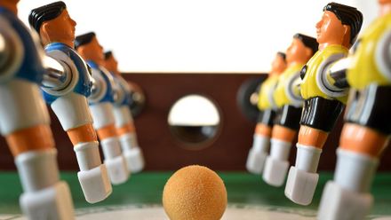 Robot poráží lidi ve stolním fotbale. Příště si to rozdá s jiným robotem