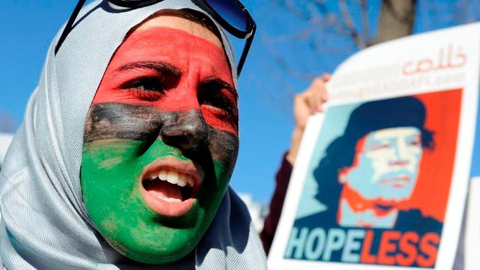 Libyjskou opozici podpořili lidé sobotní demonstrací před Bílým domem v USA