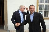 Poslanec z Děčína Jaroslav Foldyna (ČSSD) přivítal ve Šluknově svého stranického kolegu, ministra vnitra Milana Chovance.