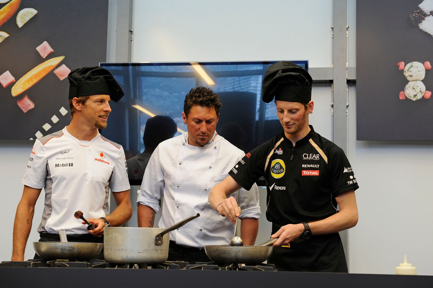 Velká cena Monaka formule 1, trénink (Jenson Button a Romain Grosjean)