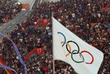 Nagano 1998 - Na olympiádě, která zůstane navždy zapsaná v české sportovní historii díky slavnému triumfu hokejistů, se ujal čestné funkce další běžec na lyžích LUBOMÍR BUCHTA.