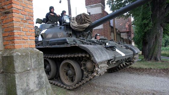 Tanky na statku. Zdivočelá země dospěla do roku 1968