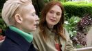 Tilda Swinton a Julianne Moore ve filmu Vedlejší pokoj.