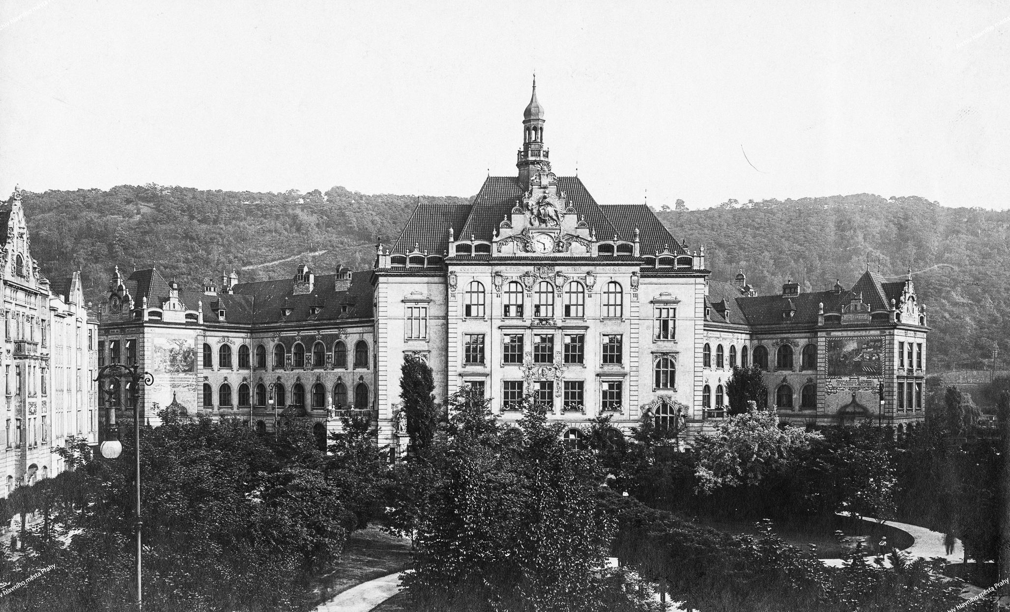 Karlín, Historie, Seriál, Tenkrát, Praha, Pražská čtvrť