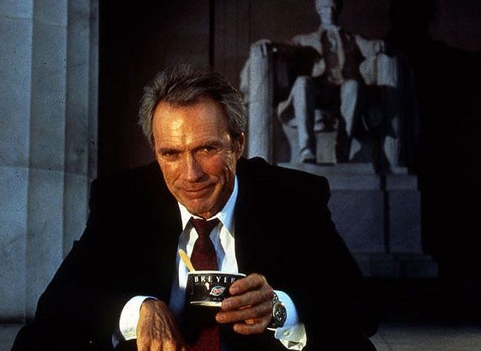 Clint Eastwood v thrilleru S nasazením života, 1993.