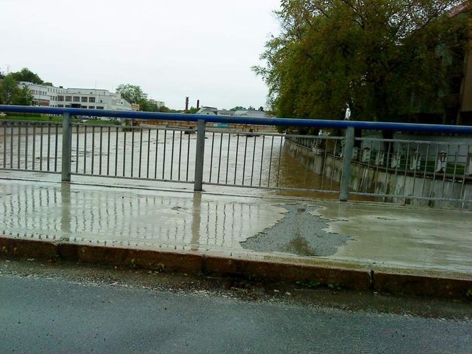 Průtok řeky Bečvy městem Přerov.