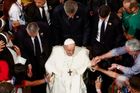 Papež v Portugalsku vyzval k očistě církve, zkritizoval schválení eutanazie