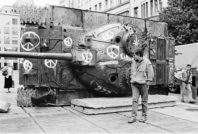 Unikátní fotografie ze zákulisí Václava Havla z období Sametové revoluce. Období mezi léty 1989-90.