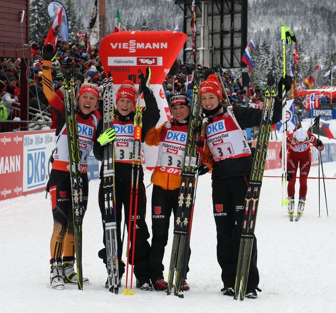 Biatlon, SP  Hochfilzen: stříbrné Němky