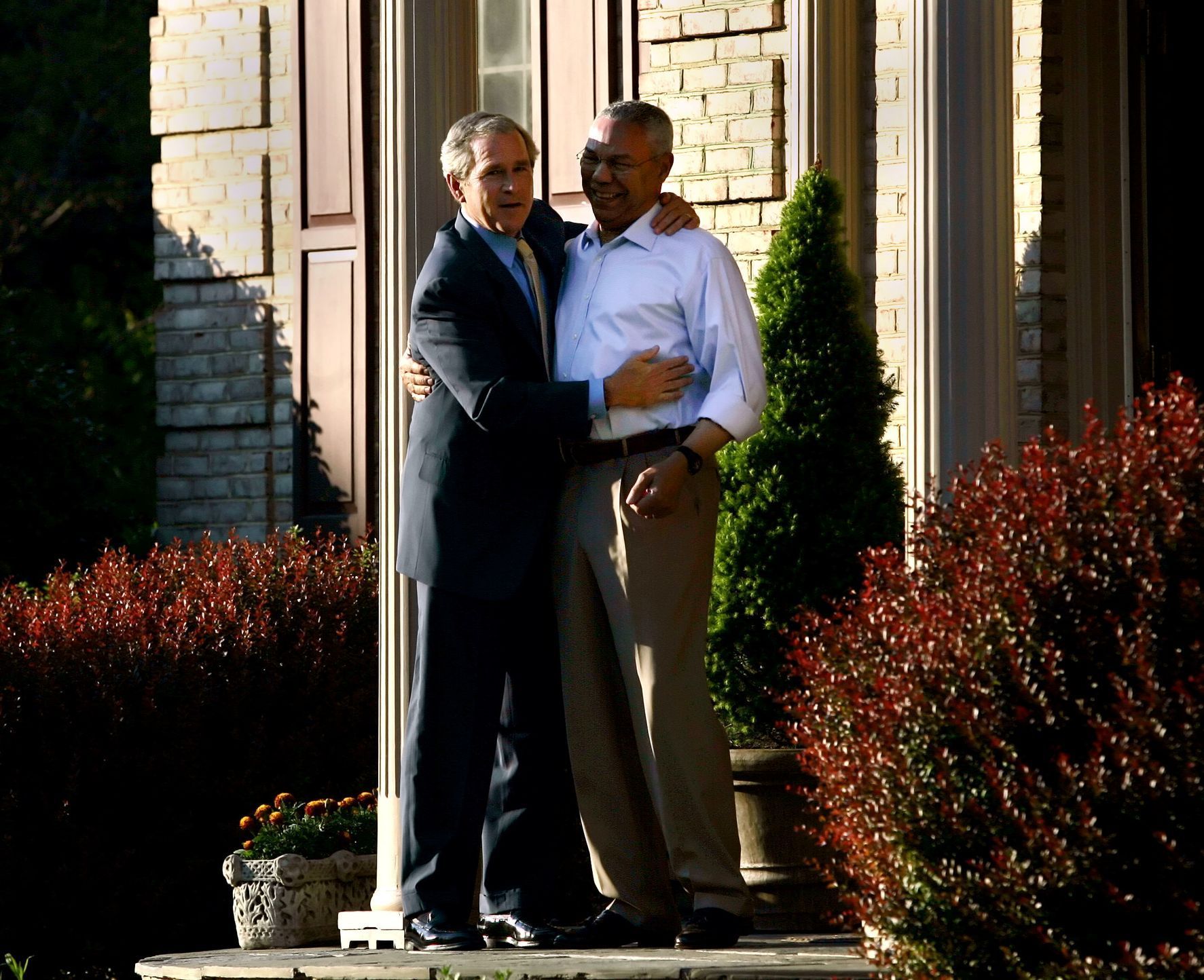 George Bush a Colin Powell v roce 2005.
