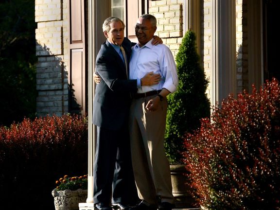 George Bush a Colin Powell v roce 2005.