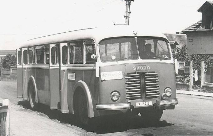 V barvách Škody. Škoda 706 R z dílen Avie neskládala jen tuny uhlí a písku, jezdila taky jako autobus.