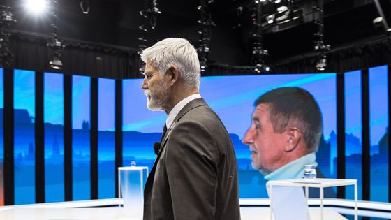 Foto: První debata Babiše s Pavlem před fanoušky. Podpořili je ministři i herci