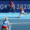 Viktorija Golubicová a Belinda Bencicová ve finále na OH 2020 proti  Barboře Krejčíkové