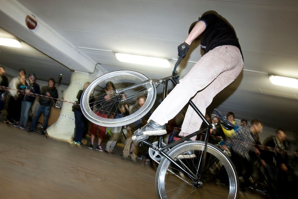 Garage race