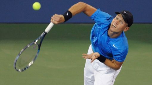 Český tenista Tomáš Berdych hraje proti Amaričanovi Samu Querreymu ve 3. kole US Open 2012.
