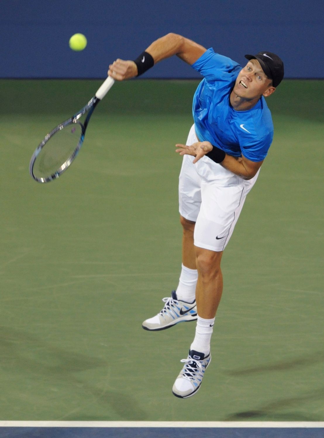 Český tenista Tomáš Berdych hraje proti Amaričanovi Samu Querreymu ve 3. kole US Open 2012.
